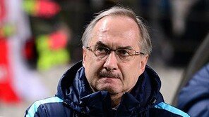 한국, 카타르에 33년만의 패…슈틸리케 감독 “내 거취, 한국 돌아가 말하겠다”