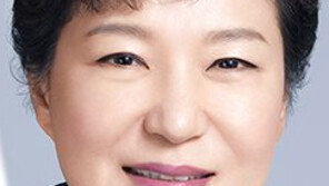 유영하vs유진룡 설전에 웃은 朴…김어준 “보호받아, 신나서”