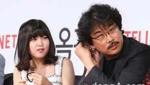 [동아포토]봉준호 감독 ‘친절한 감독님’
