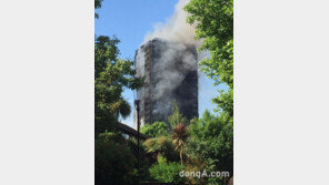 [르포]런던 최악의 화재… 아파트에 최대 600명 갇혀