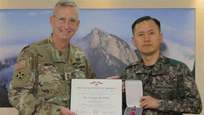 한미연합사단 창설작업 주도… 인성환 소장, 美공로훈장 받아
