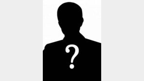 낫 들고 난동 부린 男, 경찰 테이저건 맞고 숨져…여론 “총 맞아도 무방할 상황”