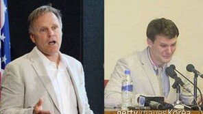 아들 옷 입은 웜비어 父 “북한이 잔인하게 취급…혼수상태 사실도 지난주 들어”