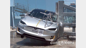 테슬라 모델X, 美 충돌 테스트 전 항목 ‘만점’… 전복 억제도 ‘탁월’