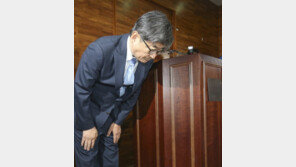 [동아 포토] 안경환 법무부 장관 후보자 기자회견 