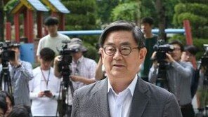 안경환 “나를 밟고 ‘검찰 개혁의 길’ 나아가라” 사퇴 선언