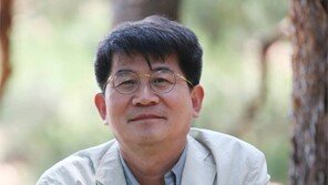 [책의 향기]“잽 날리듯 ‘툭’ 건드리는 글 쓰고 싶었죠”