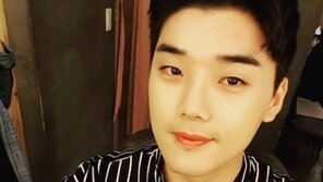 권혁수 “나도 훈훈한 척할 수 있다”…‘무보정’ 자체발광 피부