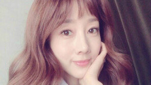 “좋은 하루” 윤손하, 아들 보도 당일 셀카 ‘논란’…“피해자 생각 안 해?”