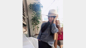 “소녀소녀해”…김사랑 SNS 근황 보니? 나이 잊은 미모 ‘여전’