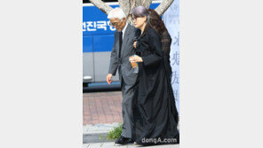 [동아포토]故 윤소정 영결식 참석하는 오현경-오지혜