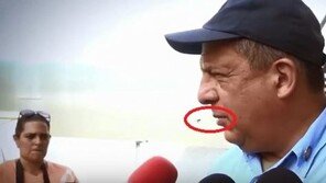 [영상]코스타리카 대통령, 인터뷰 중 말벌 ‘꿀꺽’…현장 ‘웃음바다’