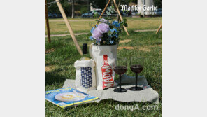 피크닉 와인잔+와인 에코백…매드포갈릭 와인굿즈( Wine goods) 인기
