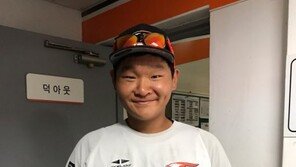 ‘데뷔전 홈런’ 한화 거포 기대주 김태연의 남다른 배짱