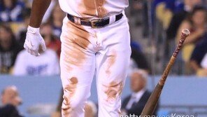 [Sports & Law Story] 관중 야유에 손가락 욕…푸이그, 모욕죄가 아닌 이유