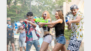 여름 도심에서 즐기는 신나는 물총싸움