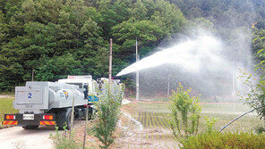 가뭄으로 타들어가는 農心… 비상급수차-소방차 동원 안간힘