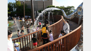 산-바다로 여름휴가? 우린 도심으로 ‘백캉스’ 간다