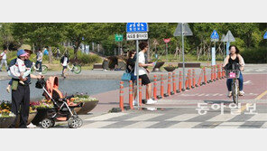 질주 자전거-무단횡단 보행자 뒤엉켜 아찔