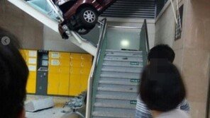 [속보] 일산백병원 건물로 차량 돌진…현장 사진 보니 ‘충격’