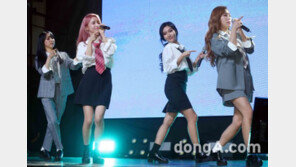 [동아포토]마마무 ‘아재개그‘ 무대