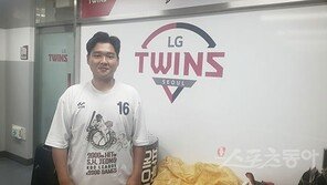 LG 불펜포수 김태완 “내 동생 김태연은요”