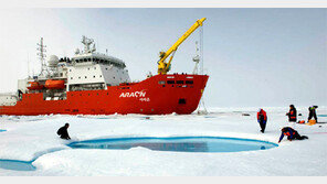“북극으로 뱃머리를 돌려라” 첨단 쇄빙선 경쟁 불붙었다