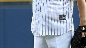 ‘제2 연평해전’ 이희완 중령 잠실서 시구