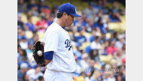 류현진 5이닝 2실점 ‘V’요건 갖췄으나… “불펜 방화, 너무해”(종합)