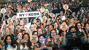 평창올림픽 항공권 놓고… 케이콘 관객 댄스대결