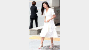 “예쁜 아이 낳으세요”…‘둘째 임신’ 전지현 축하글 ‘봇물’