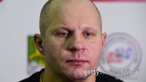 ‘60억 분의 1’ 효도르, 60초 만에 TKO패…“아~ 옛날이여”