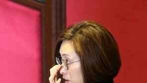 ‘靑 비서관 내정’ 은수미 “공장서 미싱하다 손다쳤는데 ‘야 이 멍청아!…”