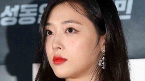 [동아포토]설리. 빛나는 레드립