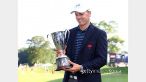우승 벙커샷 후 골프팬 진정시킨 ‘스피스의 품격’