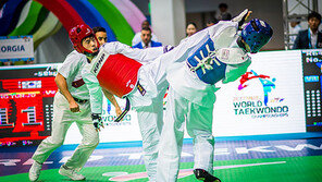 세리머니 미뤘던 정윤조, 세계랭킹 105위의 ‘金빛 반란’