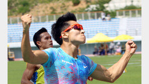 육상 대선배 영전에 바친 100m 한국新