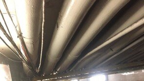 뉴욕 지하철 탈선 “펄쩍 뛰는 느낌 들었다” 출근길 수백명 공포의 암흑 탈출