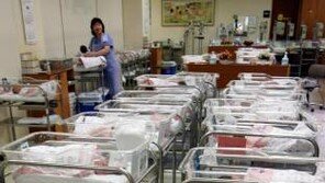 병원 근처 쓰레기통에 신생아 버린 부부, 이유가 기가막혀