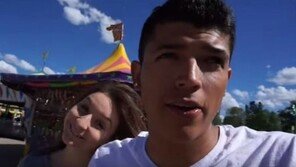 ‘책으로 총알 막기’ 영상 찍다 남친 사살 10대女 “유튜브 스타 되고파…”