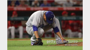 류현진, 발에 162.5km 공 맞고 고통호소…“내일 일어나면 더 아플것 같다”
