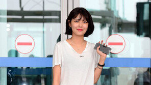 [스타일리포트③] 수영, 공항패션의 정석…하지원은 계절감 실종