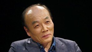 ‘썰전’ 전원책 하차 “언론인들 만류…두 분께서 많이 도와달라” 너스레