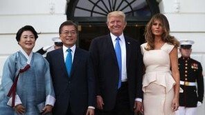 트럼프, 외국 정상 중 처음으로 文대통령에게 ‘사적공간’ 공개