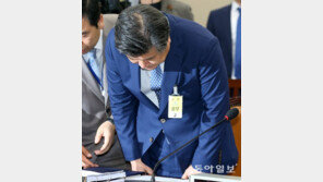 조대엽 “사외이사 등재 몰랐다”… 野 “교수 자격도 없어”