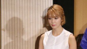 초아, 팬사인회서 ‘눈물’…AOA 탈퇴·열애설 언급 없었다