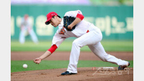 ‘행운의 8승’ 박종훈, 빗줄기 도움 받아 시즌최다승 타이