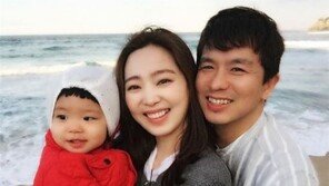 ‘사람이 좋다’ 이지성·차유람, 가족사진 포착…‘행복한 웃음’