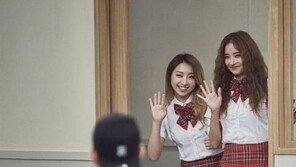 ‘아는 형님’ 한채영, SNS 교복 인증샷 보니…“나이 거꾸로 먹어”