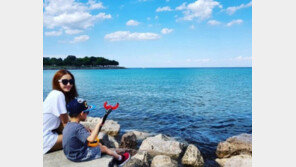 “데이트 중” 한채영, 아들과 바닷가서 행복한 휴가…‘아이 엄마 맞아?’